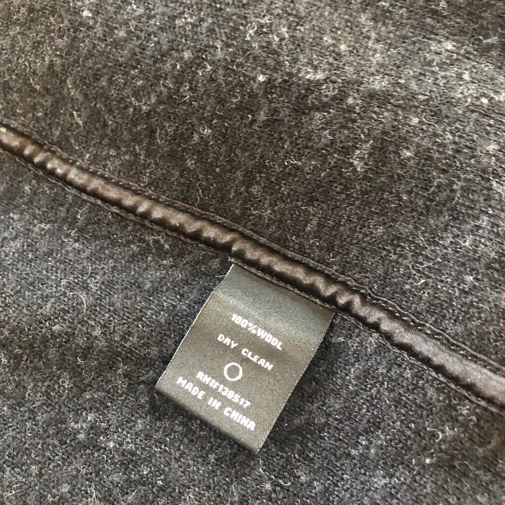 Elegant Black Wool Blend Men’s Blazer - Picture 3 of 7